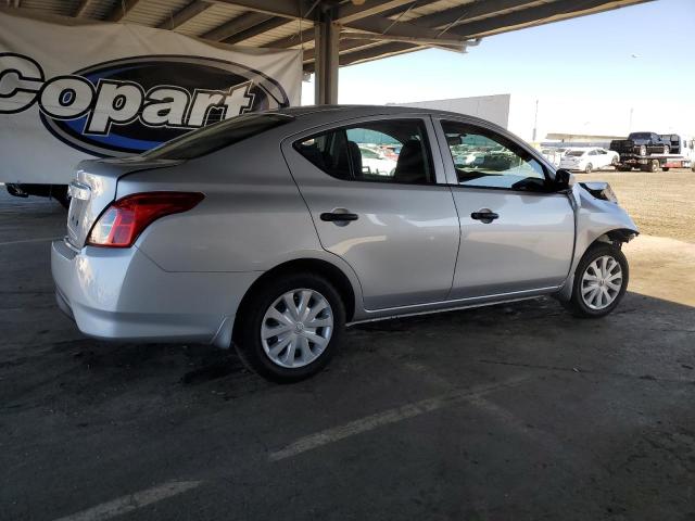 3N1CN7AP0GL894228 - 2016 NISSAN VERSA S Srebrny zdjęcie 3