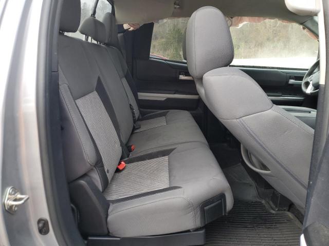 5TFRM5F16FX085127 - 2015 TOYOTA TUNDRA DOUBLE CAB SR/SR5 SILVER photo 10