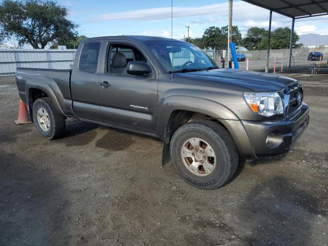 5TFTU4GNXBX004917 - 2011 TOYOTA TACOMA PRERUNNER ACCESS CAB BROWN photo 4