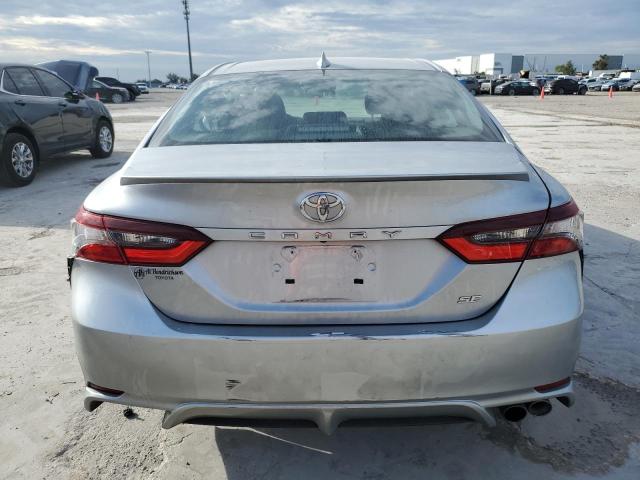 4T1G11AK1PU768408 - 2023 TOYOTA CAMRY SE NIGHT SHADE SILVER photo 6