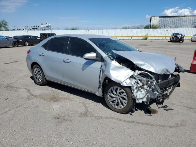 2T1BURHE4JC062476 - 2018 TOYOTA COROLLA L Plata foto 4