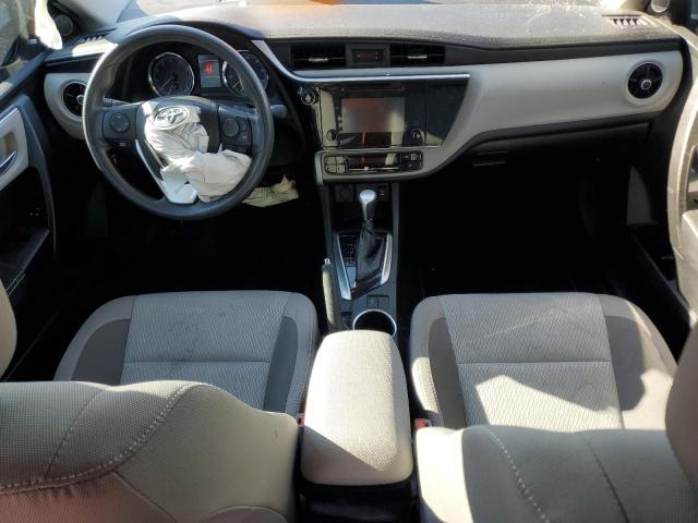 2T1BURHE4JC062476 - 2018 TOYOTA COROLLA L Plata foto 8