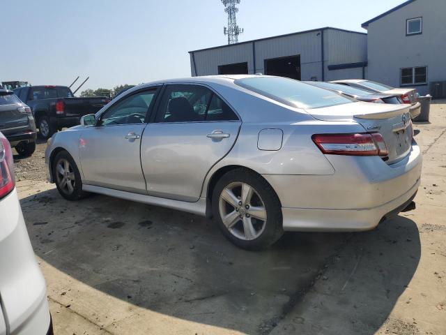4T1BF3EK6BU141178 - 2011 TOYOTA CAMRY BASE SILVER photo 2
