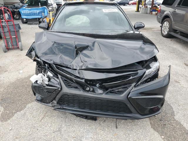 4T1G11AK0RU875033 - 2024 TOYOTA CAMRY SE NIGHT SHADE BLACK photo 5