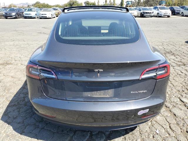 5YJ3E1EB6JF090837 - 2018 TESLA MODEL 3 رمادي صورة 6