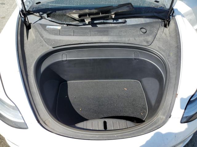 5YJ3E1EA3JF050383 - 2018 TESLA MODEL 3 WHITE photo 11