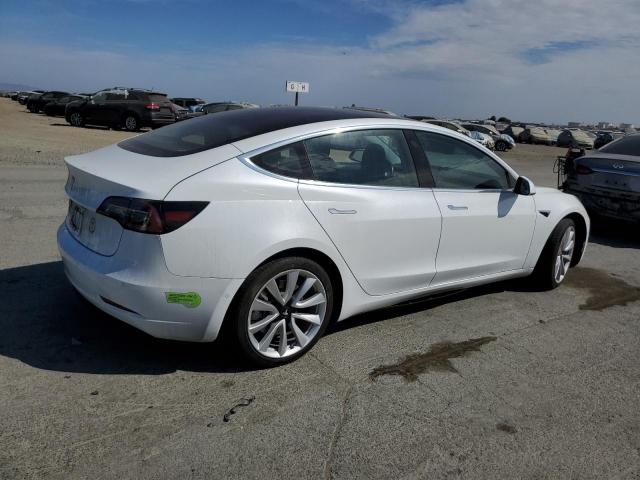 5YJ3E1EA3JF050383 - 2018 TESLA MODEL 3 WHITE photo 3
