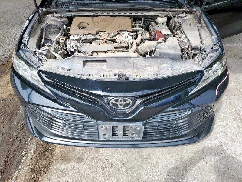4T1B11HK2JU120602 - 2018 TOYOTA CAMRY L BLACK photo 11
