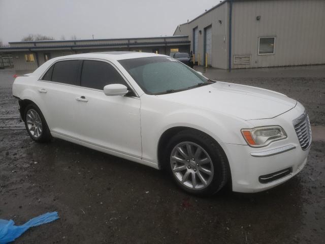 2C3CCAAG7DH699347 - 2013 CHRYSLER 300 WHITE photo 4