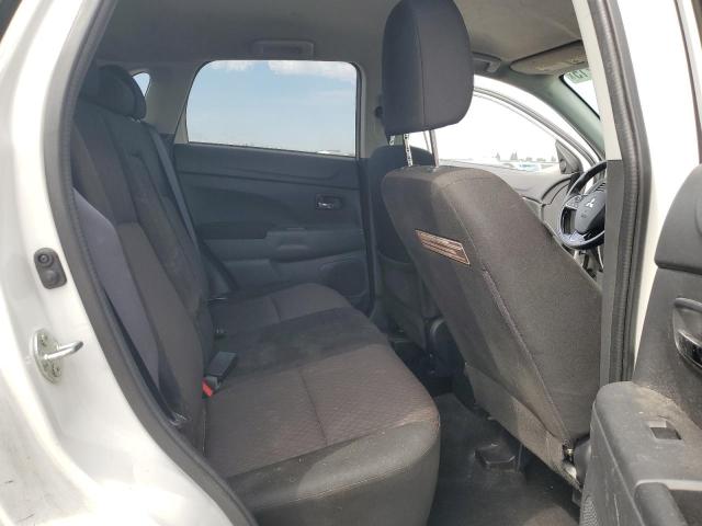 JA4AP3AU5HZ004551 - 2017 MITSUBISHI OUTLANDER ES WHITE photo 11