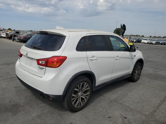 JA4AP3AU5HZ004551 - 2017 MITSUBISHI OUTLANDER ES WHITE photo 3
