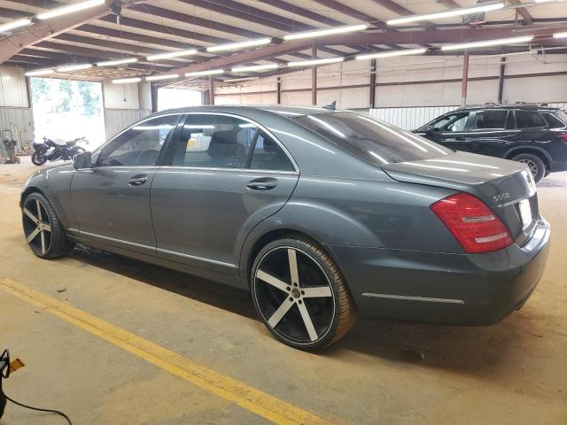 WDDNG8GB2AA324706 - 2010 MERCEDES-BENZ S 550 4MATIC GRAY photo 2