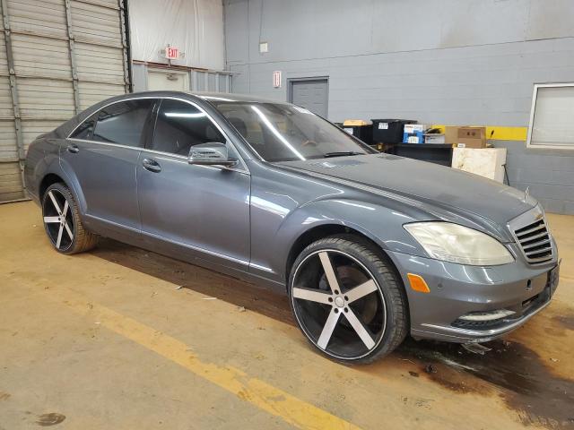 WDDNG8GB2AA324706 - 2010 MERCEDES-BENZ S 550 4MATIC GRAY photo 4