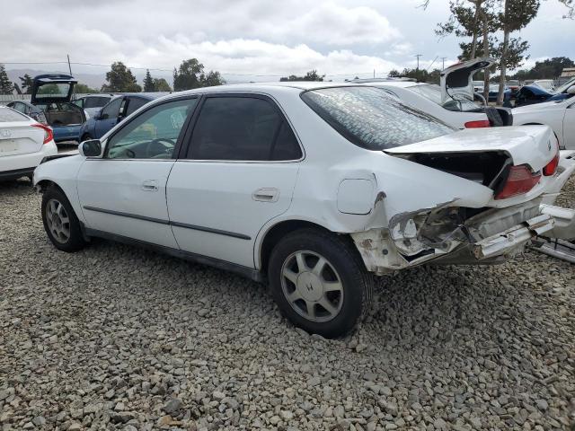1HGCG5645WA162694 - 1998 HONDA ACCORD LX WHITE photo 2