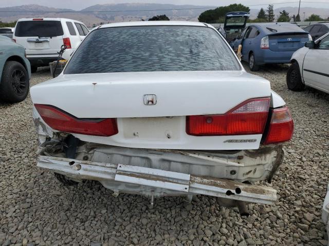 1HGCG5645WA162694 - 1998 HONDA ACCORD LX WHITE photo 6