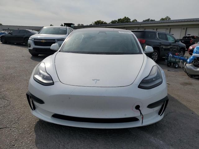 5YJ3E1EA5JF035318 - 2018 TESLA MODEL 3 Beyaz fotoğraf 5