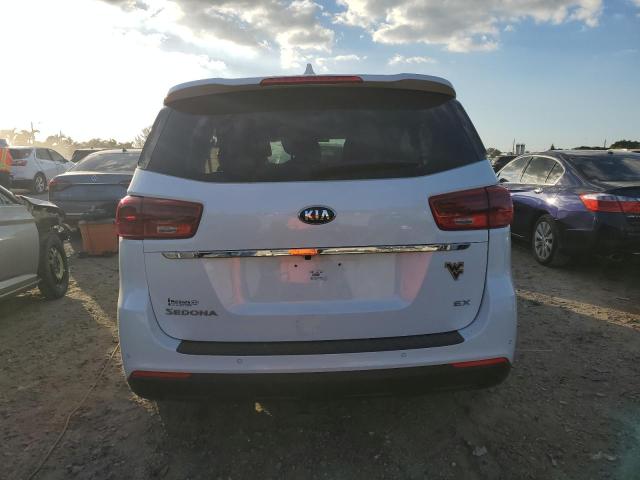 KNDMB5C15L6604867 - 2020 KIA SEDONA LX WHITE photo 6