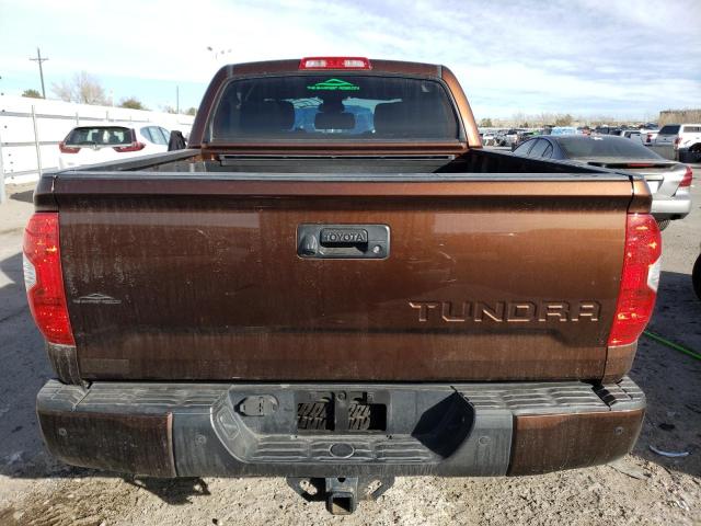 5TFDW5F1XHX611136 - 2017 TOYOTA TUNDRA CREWMAX SR5 BROWN photo 6