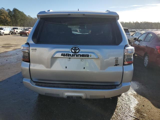 JTEZU5JR1G5138371 - 2016 TOYOTA 4RUNNER SR5 SILVER photo 6