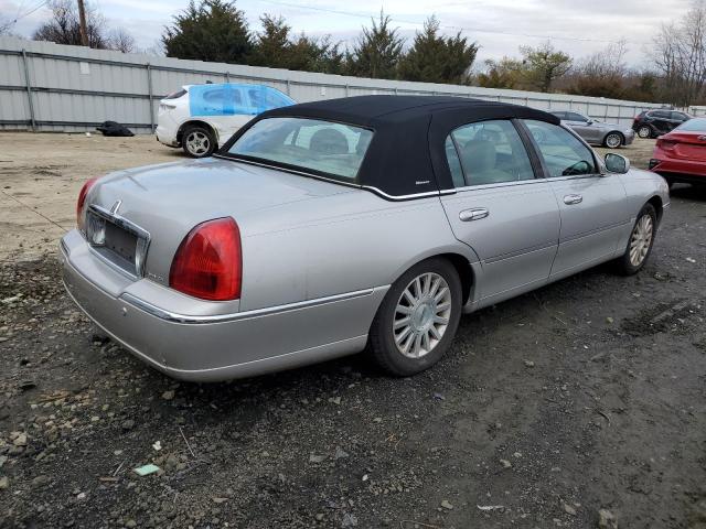 1LNHM83W34Y609642 - 2004 LINCOLN TOWN CAR ULTIMATE SILVER photo 3