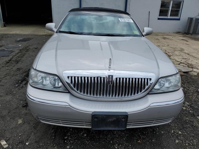 1LNHM83W34Y609642 - 2004 LINCOLN TOWN CAR ULTIMATE SILVER photo 5