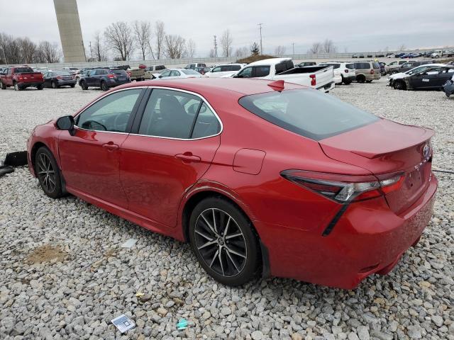 4T1G11BK1NU065449 - 2022 TOYOTA CAMRY SE RED photo 2
