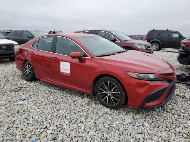 4T1G11BK1NU065449 - 2022 TOYOTA CAMRY SE RED photo 4