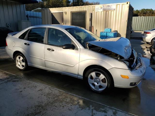 1FAFP34N37W183162 - 2007 FORD FOCUS ZX4 SILVER photo 4