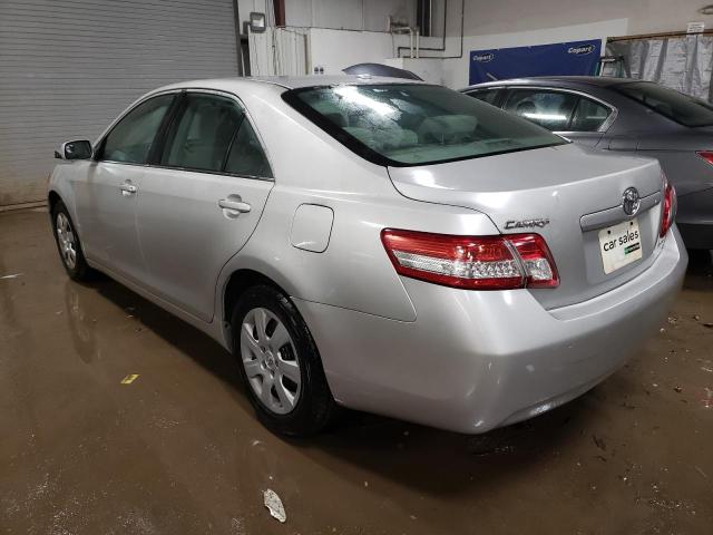 4T1BF3EK0BU135795 - 2011 TOYOTA CAMRY BASE SILVER photo 2