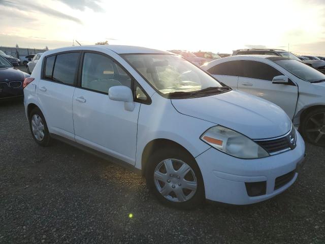 3N1BC13E87L364163 - 2007 NISSAN VERSA S WHITE photo 4