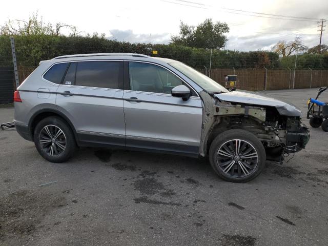 3VV3B7AX8KM090513 - 2019 VOLKSWAGEN TIGUAN SE GRAY photo 4