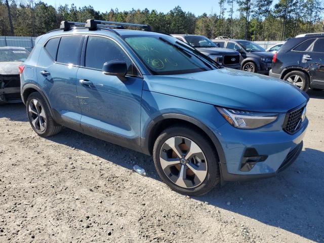 YV4L12UL6P2062752 - 2023 VOLVO XC40 PLUS BLUE photo 4