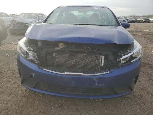 3KPFK4A79HE136153 - 2017 KIA FORTE LX BLUE photo 5