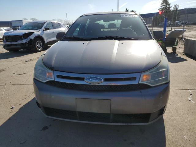 1FAHP3FNXAW240289 - 2010 FORD FOCUS SE GRAY photo 5