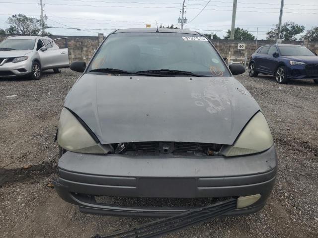 3FAFP31314R126833 - 2004 FORD FOCUS ZX3 GRAY photo 5