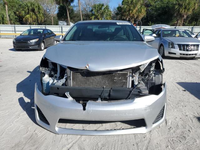 4T4BF1FKXDR282301 - 2013 TOYOTA CAMRY L SILVER photo 5