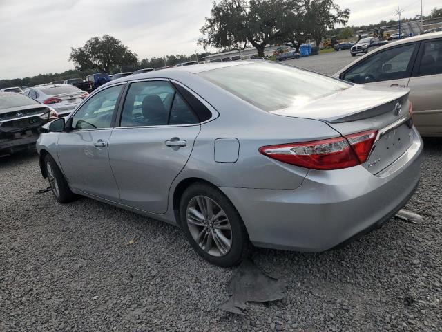 4T1BF1FK5HU372231 - 2017 TOYOTA CAMRY LE SILVER photo 2