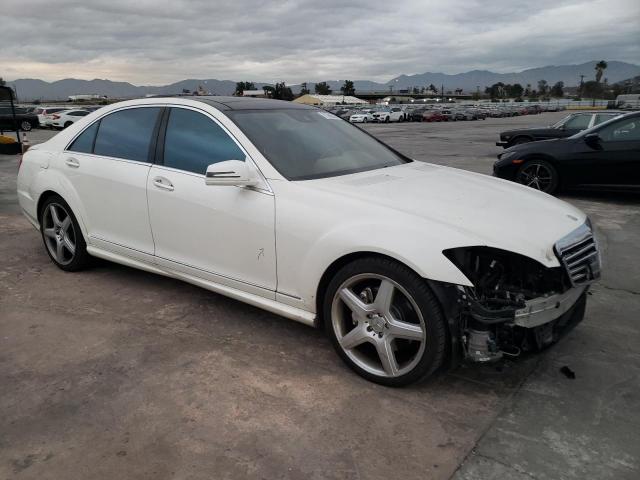 WDDNG7DB3CA469013 - 2012 MERCEDES-BENZ S 550 WHITE photo 4