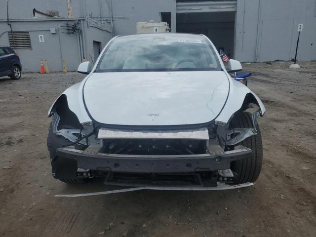 7SAYGAEE4PF693730 - 2023 TESLA MODEL Y Beyaz fotoğraf 5