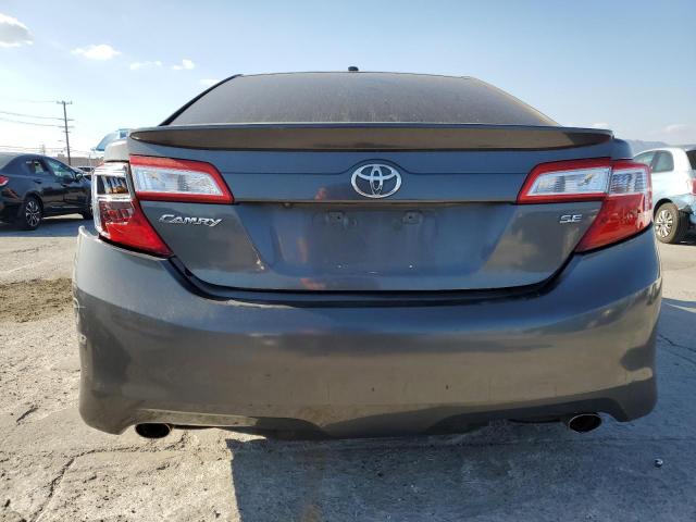 4T1BK1FK5EU026073 - 2014 TOYOTA CAMRY SE GRAY photo 6