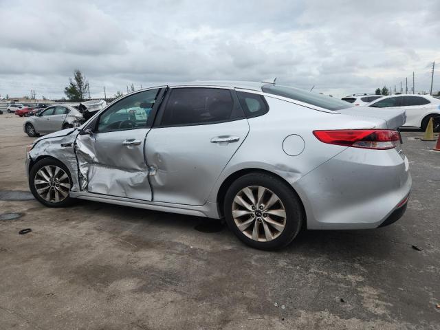 5XXGT4L3XJG268993 - 2018 KIA OPTIMA LX Gümüş foto 2