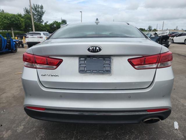 5XXGT4L3XJG268993 - 2018 KIA OPTIMA LX Gümüş foto 6