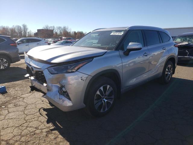 5TDGZRBH6NS222767 - 2022 TOYOTA HIGHLANDER XLE SILVER photo 1