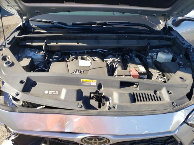 5TDGZRBH6NS222767 - 2022 TOYOTA HIGHLANDER XLE SILVER photo 11