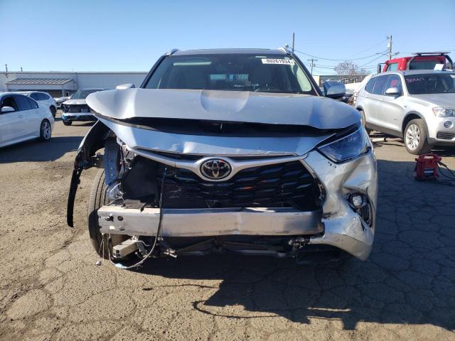 5TDGZRBH6NS222767 - 2022 TOYOTA HIGHLANDER XLE SILVER photo 5