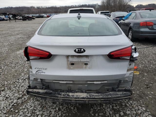 3KPFL4A79JE196890 - 2018 KIA FORTE LX SILVER photo 6