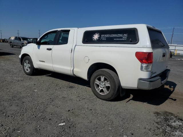 5TFUM5F1XBX018664 - 2011 TOYOTA TUNDRA DOUBLE CAB SR5 WHITE photo 2