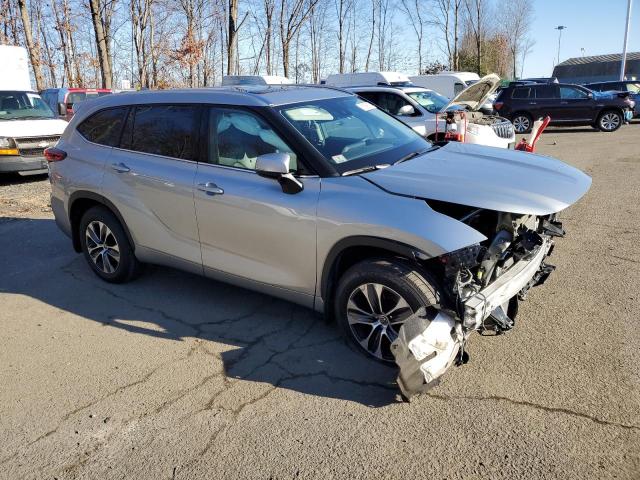 5TDGZRBH6MS155649 - 2021 TOYOTA HIGHLANDER XLE SILVER photo 4