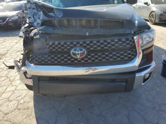5TFUW5F11JX722678 - 2018 TOYOTA TUNDRA DOUBLE CAB SR/SR5 BLACK photo 11