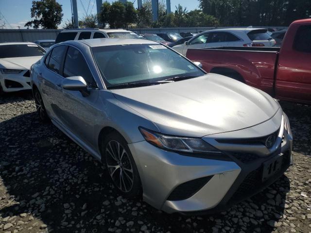 4T1G11AK8LU931646 - 2020 TOYOTA CAMRY SE GRAY photo 4